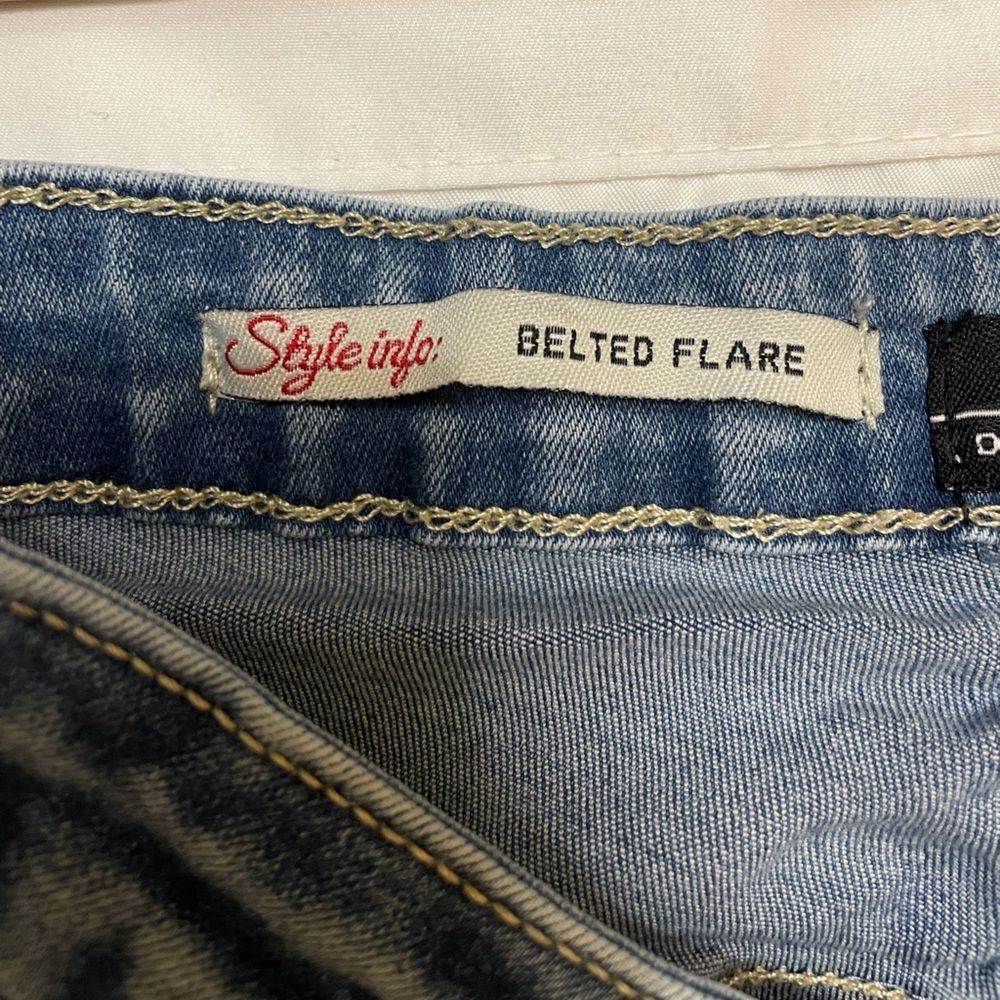 Sweet Look size 1 belted flare light wash jeans - Picture 6 of 7